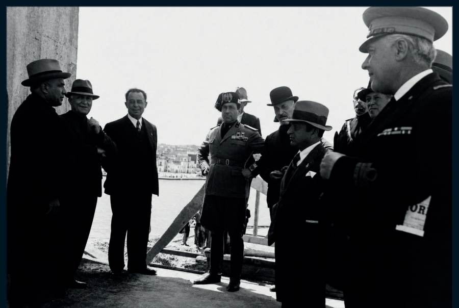 12. Mai 1933: Achille Starace, Sekretär der Nationalen Faschistischen Partei und Sonderkommissar der Marineliga, besucht die Baustelle.