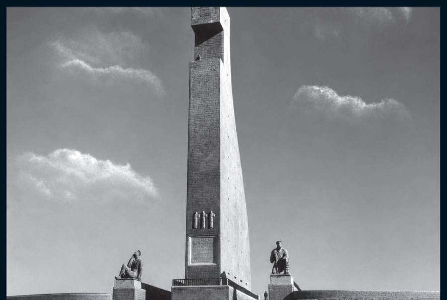 La maquette du projet en vue frontale : l'entrée surmontée de la croix, les deux sculptures latérales et le miroir d'eau (Luigi Brunati et Amerigo Bartoli, 1932).