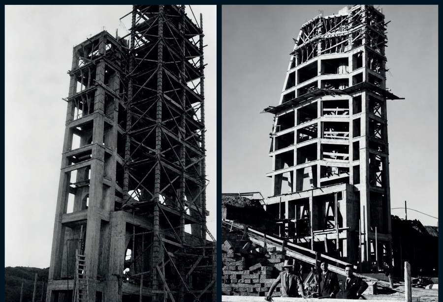 Das aufsteigende Bauwerk, von Gerüsten umhüllt.