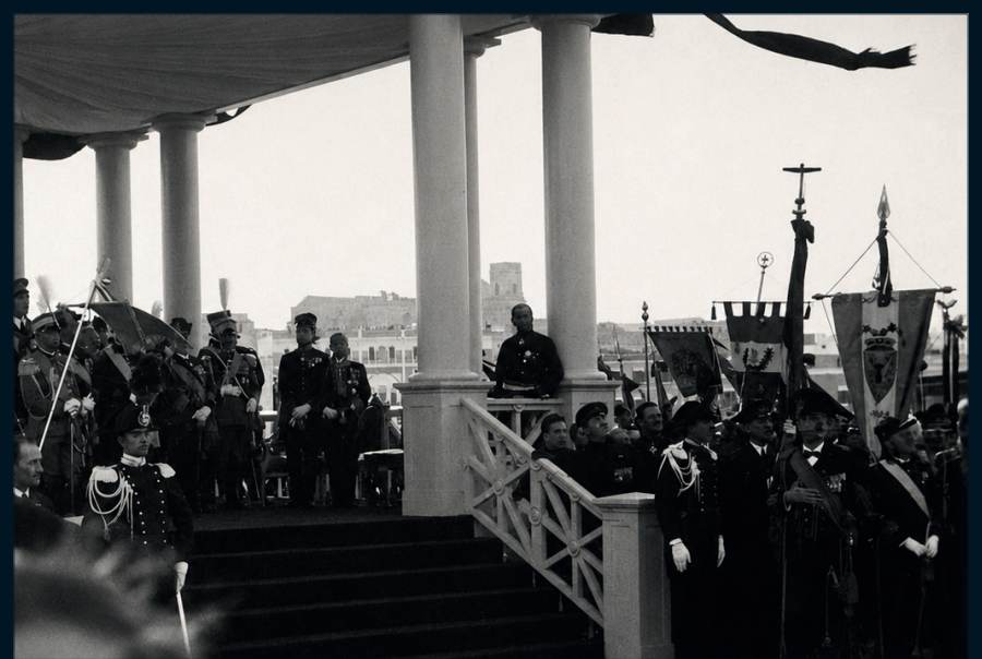 4. November 1933: die königliche Tribüne während der Einweihungsfeier.