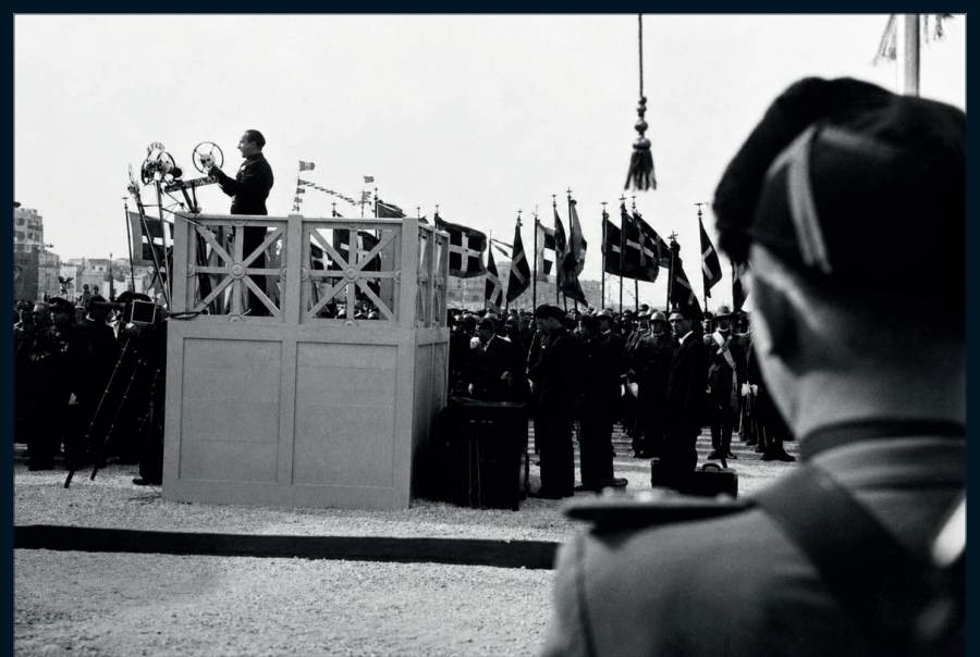 4. November 1933: die Rede von Achille Starace vor der königlichen Tribüne.